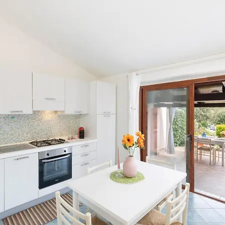 Veranda With Sea View, Bbq Garden In Appartement *